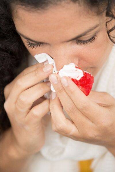 jak zatamować krwotok z nosa